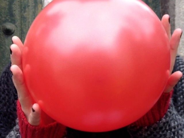 The girl with the red balloons